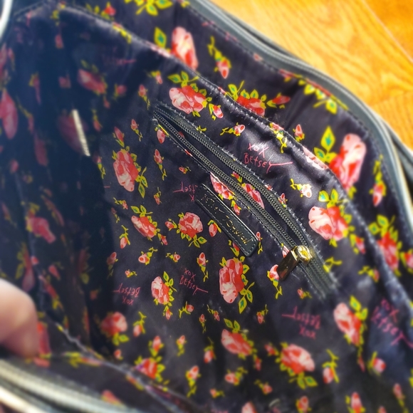 *****SOLD***** Betsey Johnson bag - Picture 4 of 4